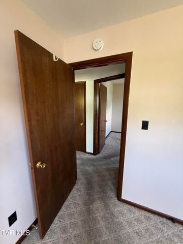 914 East Mountain View Road, Johnson City, TN 37601