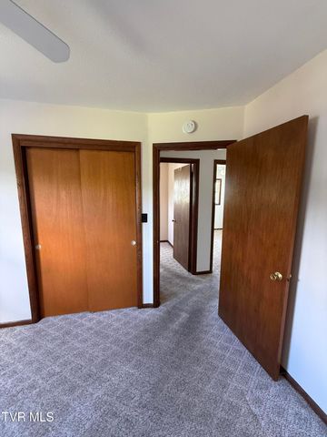 914 East Mountain View Road, Johnson City, TN 37601