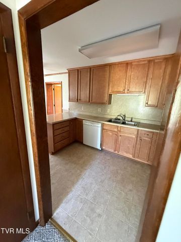 914 East Mountain View Road, Johnson City, TN 37601