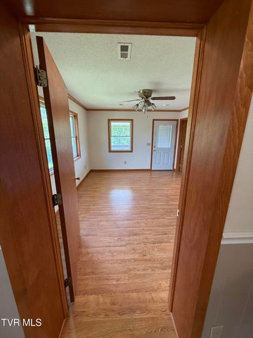 914 East Mountain View Road, Johnson City, TN 37601