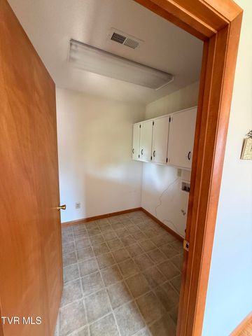 914 East Mountain View Road, Johnson City, TN 37601