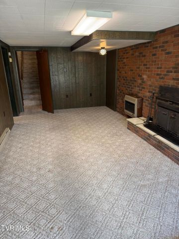 914 East Mountain View Road, Johnson City, TN 37601