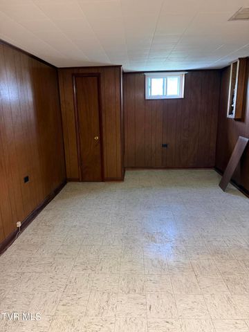 914 East Mountain View Road, Johnson City, TN 37601