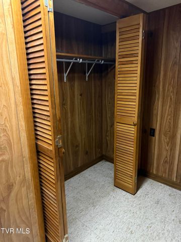 914 East Mountain View Road, Johnson City, TN 37601