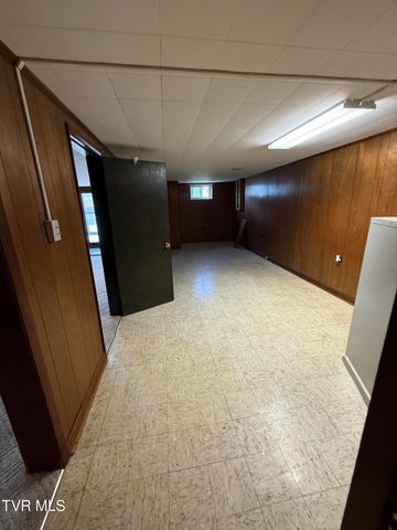 914 East Mountain View Road, Johnson City, TN 37601