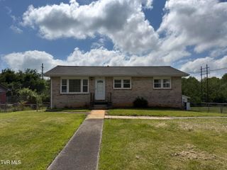 914 East Mountain View Road, Johnson City, TN 37601