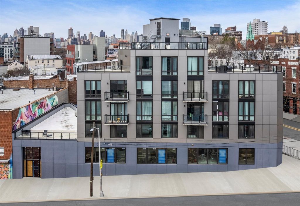 12-20 Astoria Blvd, Astoria, NY 11102