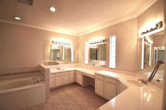 2835 Briarhurst Park, Houston, TX 77057