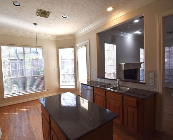 2835 Briarhurst Park, Houston, TX 77057