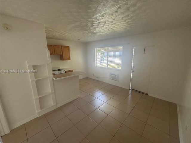 1211 NE 6th St 2, Fort Lauderdale, FL 33304
