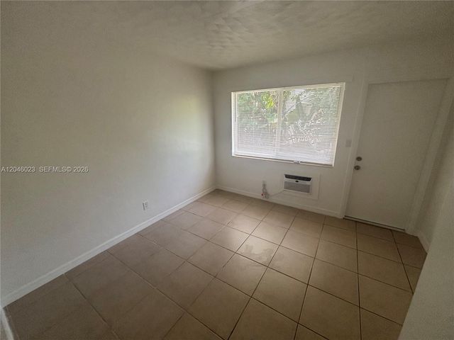 1211 NE 6th St 2, Fort Lauderdale, FL 33304