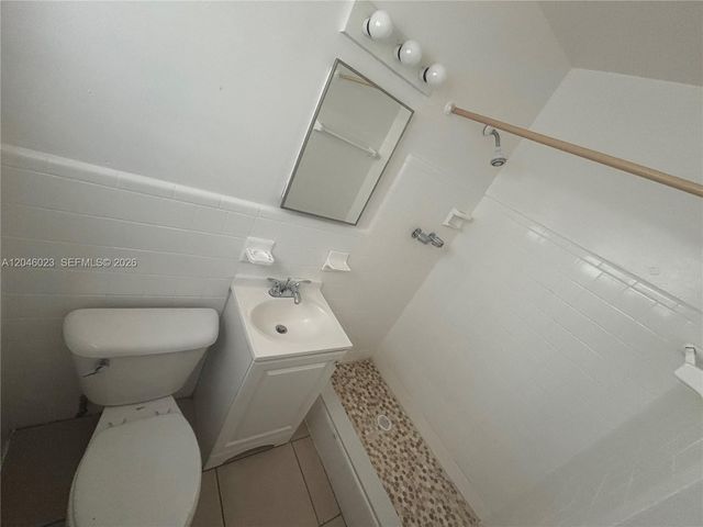 1211 NE 6th St 2, Fort Lauderdale, FL 33304