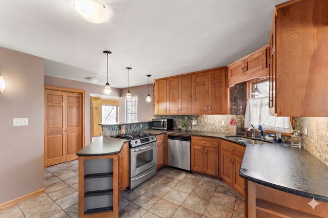 3923 Elmwood Street, Vadnais Heights, MN 55127