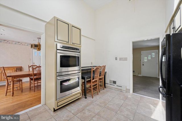 1007 JAMESTOWN RD, Broomall, PA 19008