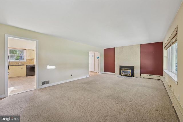 1007 JAMESTOWN RD, Broomall, PA 19008
