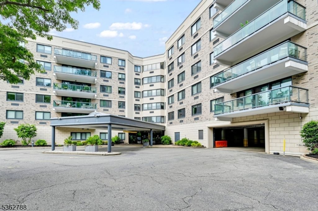 609 W South Orange Ave 2N, South Orange Village Twp., NJ 07079