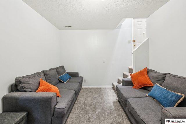 2929 NW 8th Street, Lincoln, NE 68521