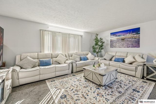 2929 NW 8th Street, Lincoln, NE 68521