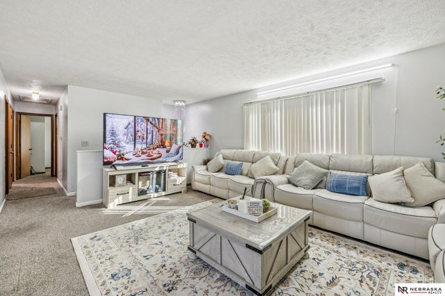 2929 NW 8th Street, Lincoln, NE 68521