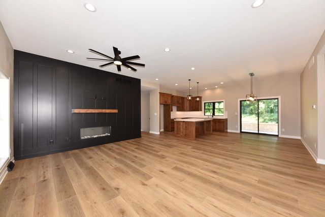 W208N16278 Renee WAY, Jackson, WI 53037