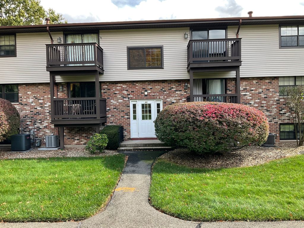 20 Surrey Drive B16 aka B4, Newington, CT 06111