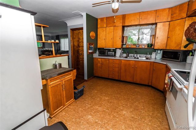 1334 Peppermill Road, Lapeer, MI 48446