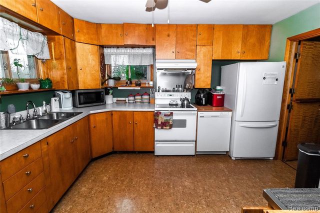 1334 Peppermill Road, Lapeer, MI 48446
