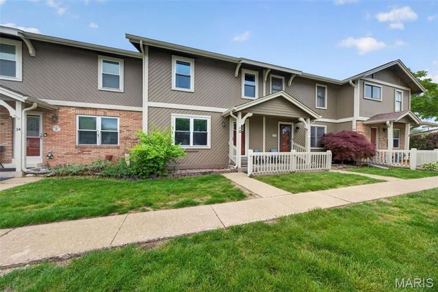 12 Catamaran Drive, Lake St Louis, MO 63367