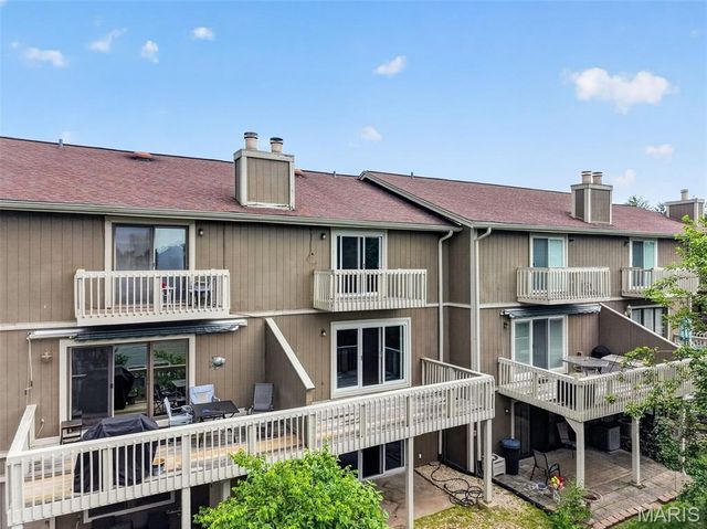 12 Catamaran Drive, Lake St Louis, MO 63367