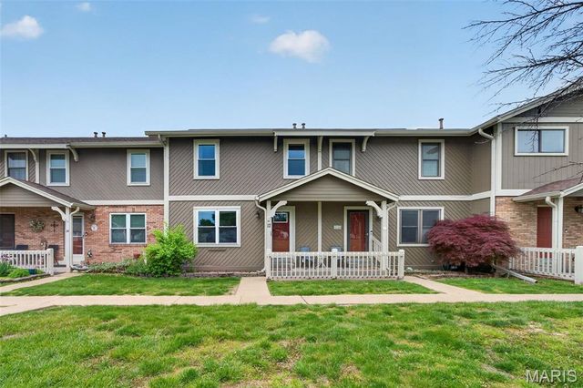 12 Catamaran Drive, Lake St Louis, MO 63367