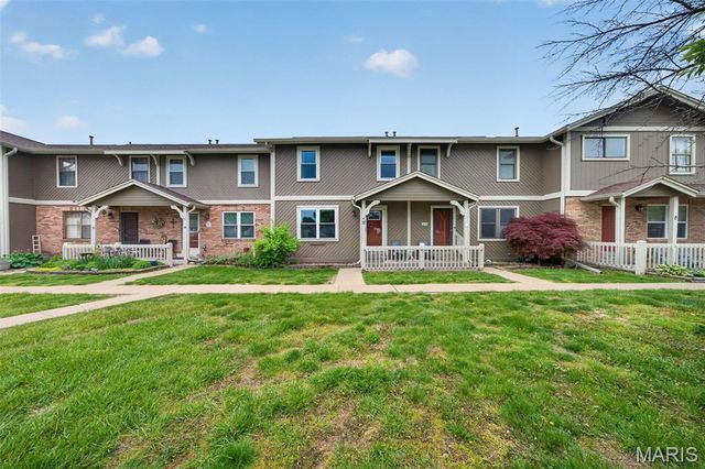 12 Catamaran Drive, Lake St Louis, MO 63367