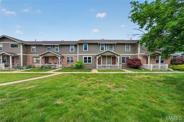 12 Catamaran Drive, Lake St Louis, MO 63367