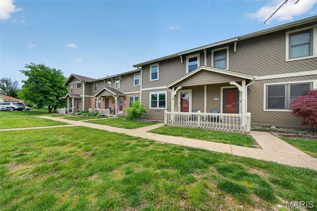 12 Catamaran Drive, Lake St Louis, MO 63367