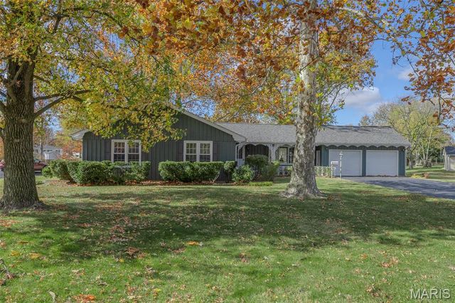 106 Lakeview Drive, Carlinville, IL 62626