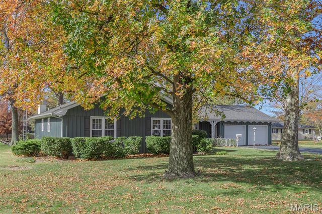 106 Lakeview Drive, Carlinville, IL 62626