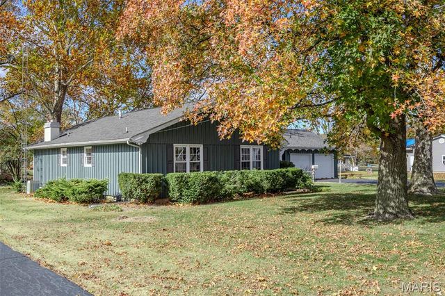 106 Lakeview Drive, Carlinville, IL 62626