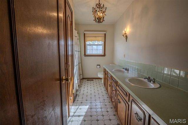 106 Lakeview Drive, Carlinville, IL 62626