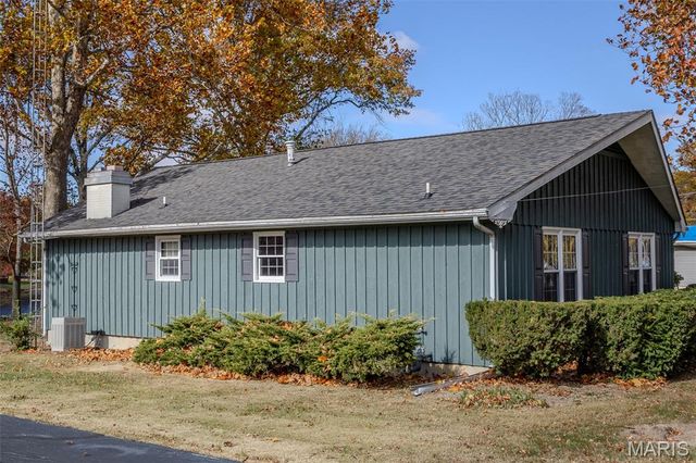 106 Lakeview Drive, Carlinville, IL 62626