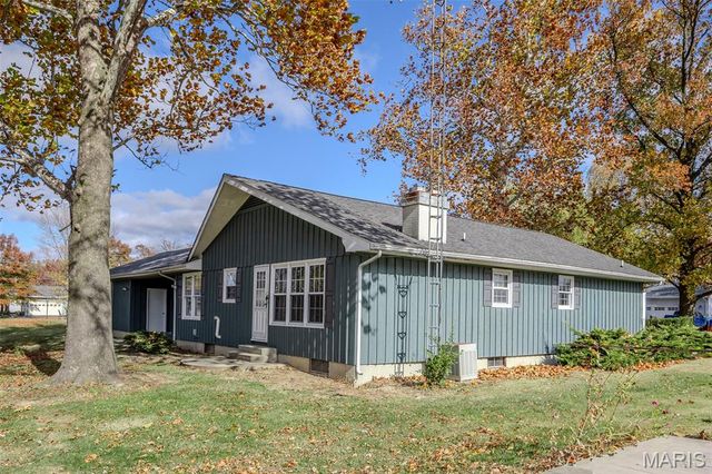 106 Lakeview Drive, Carlinville, IL 62626