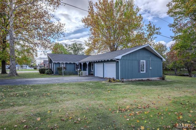 106 Lakeview Drive, Carlinville, IL 62626