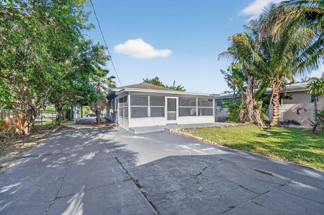 1006 S M Street, Lake Worth Beach, FL 33460