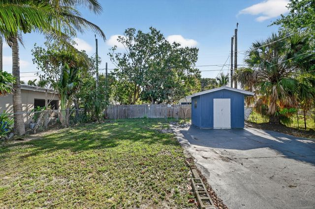 1006 S M Street, Lake Worth Beach, FL 33460