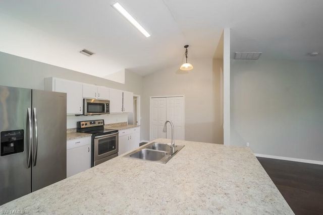 18 NE 17th AVE, Cape Coral, FL 33909