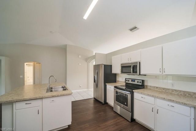 18 NE 17th AVE, Cape Coral, FL 33909