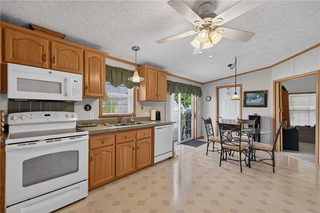 32 red tail trail Trail, Tiverton, RI 02878