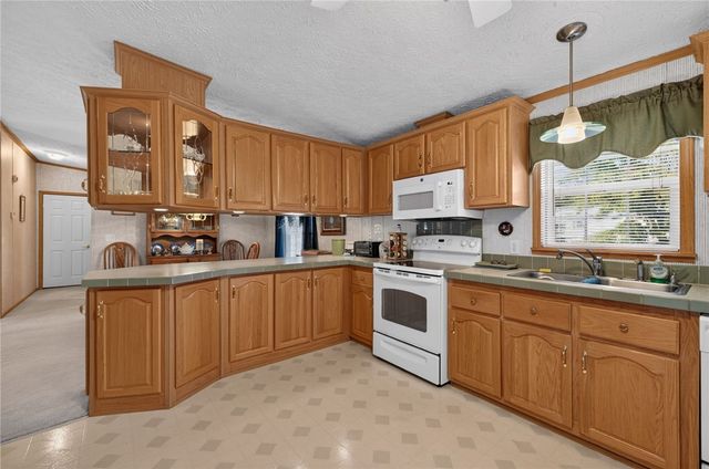 32 red tail trail Trail, Tiverton, RI 02878
