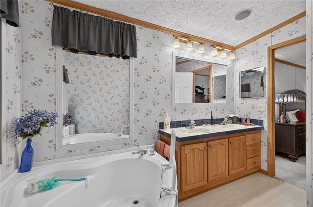 32 red tail trail Trail, Tiverton, RI 02878