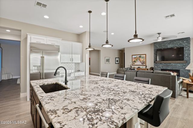 13725 N Hidden Springs Drive, Oro Valley, AZ 85755