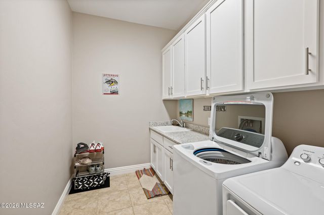 13725 N Hidden Springs Drive, Oro Valley, AZ 85755