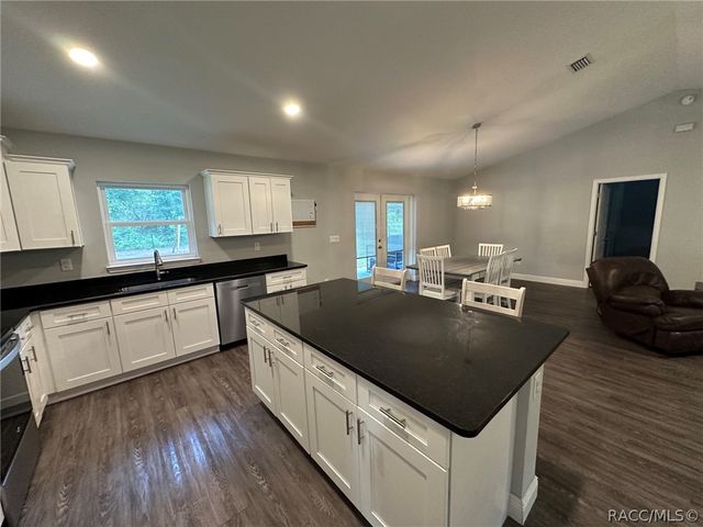 8434 N Vardon Road, Citrus Springs, FL 34434